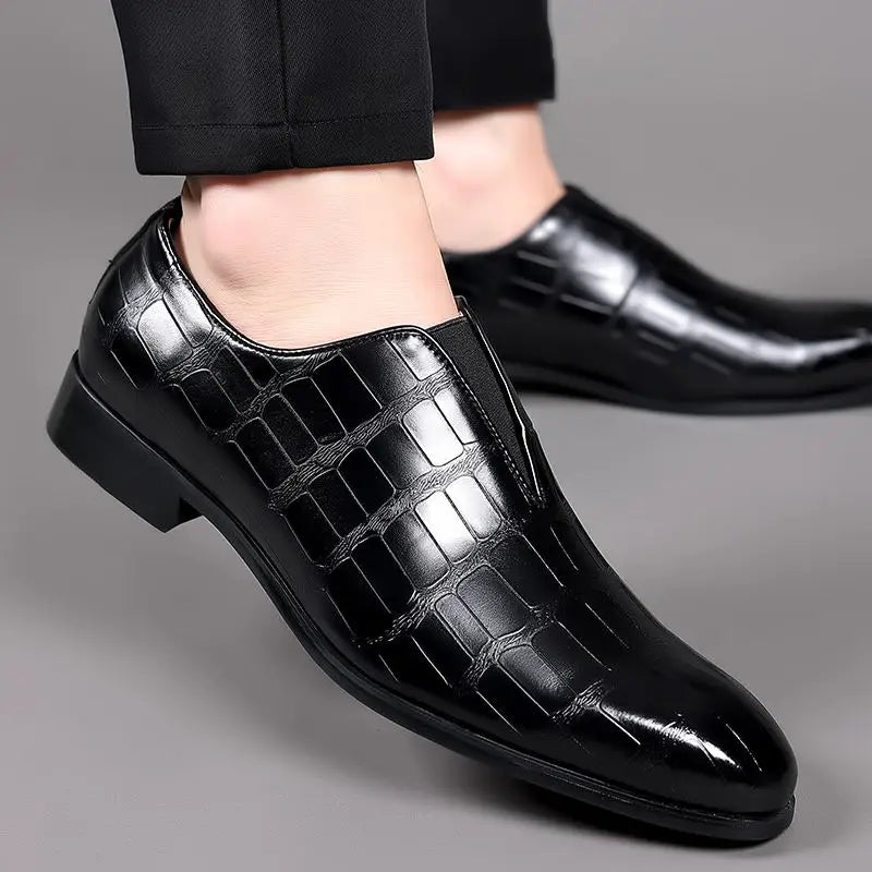 2024 Drop Shipping Men's Breathable British Style Business Shoes Fashion Classic Men Dress Black Leather Flat Shoes
