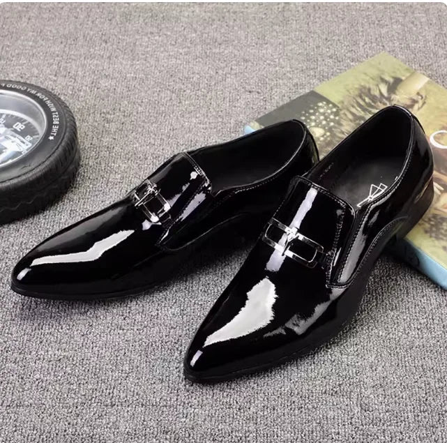 Men's pointy leather shoes, patent leather,  business suit, wedding, made of genuine leather, large size