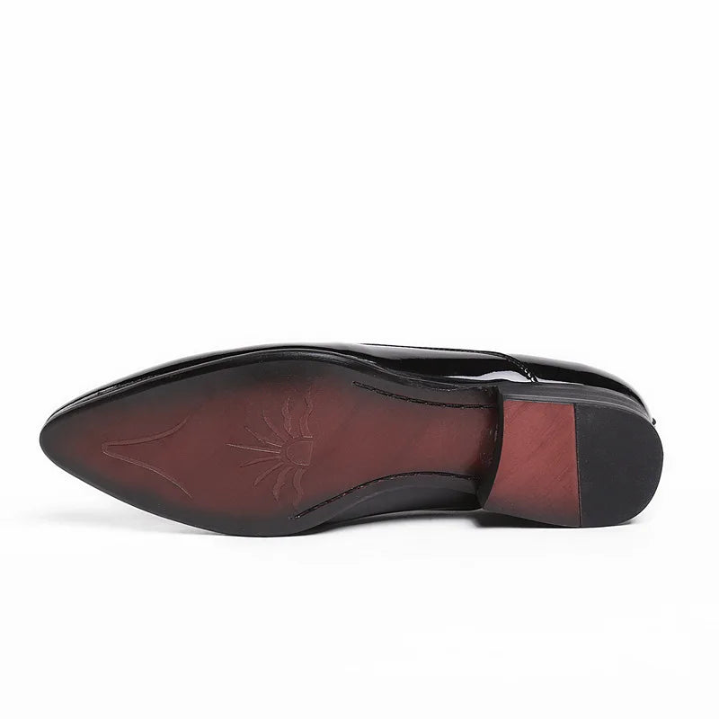 Men's pointy leather shoes, patent leather,  business suit, wedding, made of genuine leather, large size