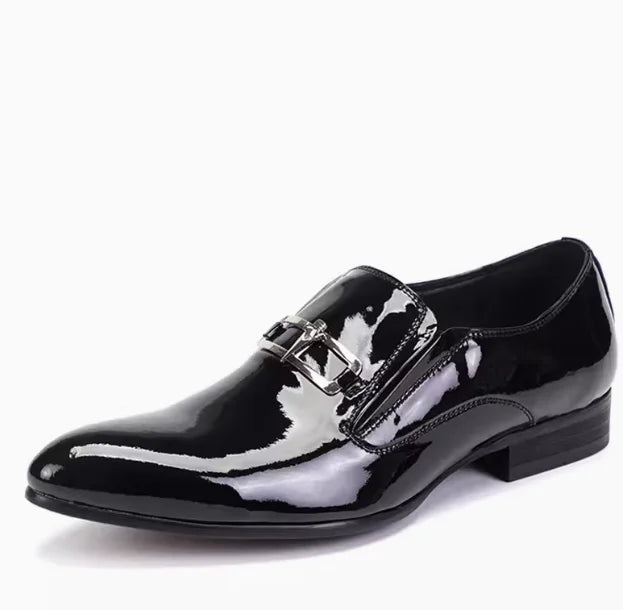 Men's pointy leather shoes, patent leather,  business suit, wedding, made of genuine leather, large size