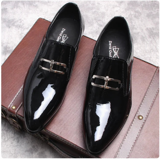 Men's pointy leather shoes, patent leather,  business suit, wedding, made of genuine leather, large size