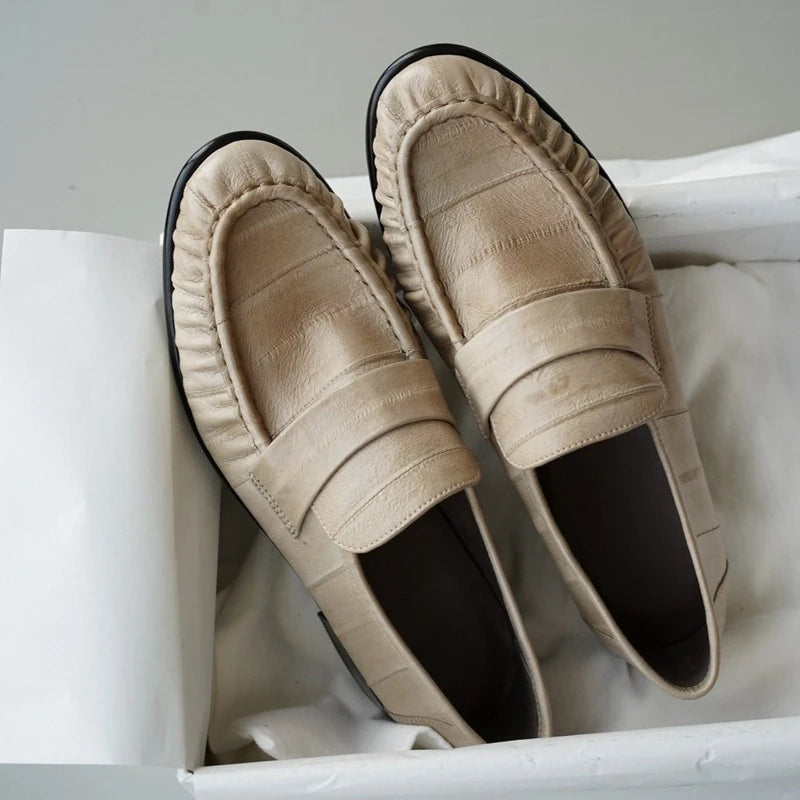 Loafers Woman Schoenen Dames Luxury 2025 Vintage Pleated Casual Single Shoes Commuting British-style Small leather Shoes Manual